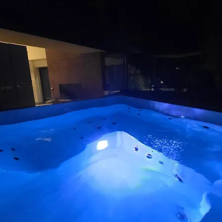 Rahal Etna Luxury Retreat- Private Heated Jacuzzi 98f & Infinity Pool *